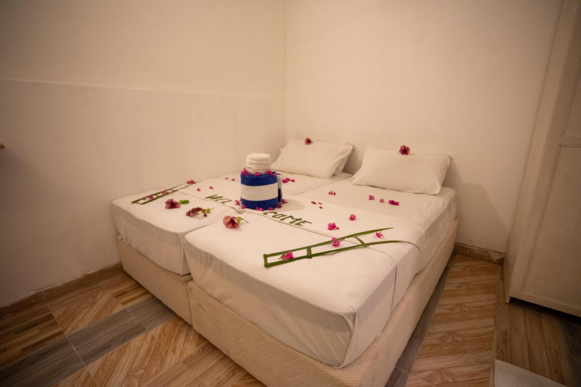 Ihaven Thulusdhoo Hotel Exterior photo