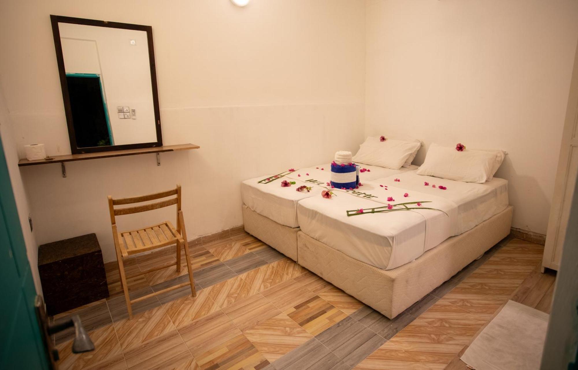 Ihaven Thulusdhoo Hotel Exterior photo